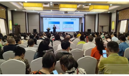 2025“健康中國 安惠在行動”成都站報告會舉行